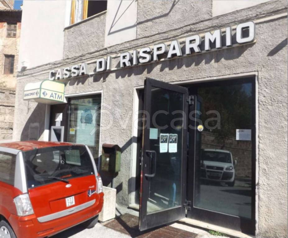 negozio in vendita a Fabriano in zona Borgo Tufico