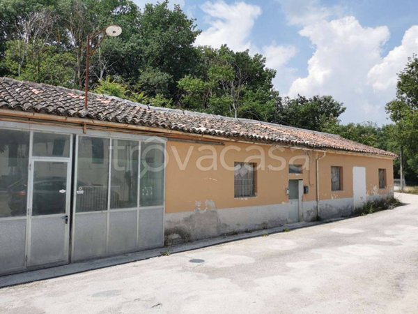 negozio in vendita a Fabriano