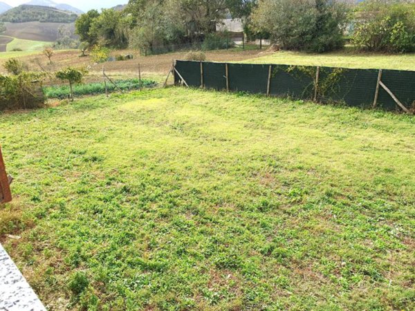 casa indipendente in vendita a Fabriano in zona Cantia