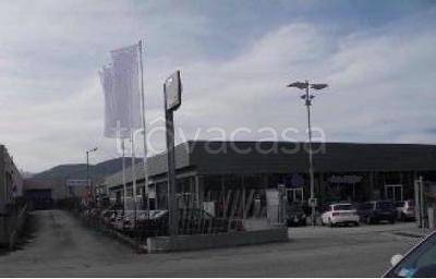 locale commerciale in vendita a Fabriano