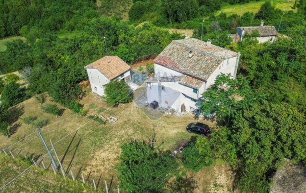 casa indipendente in vendita a Fabriano in zona San Giovanni