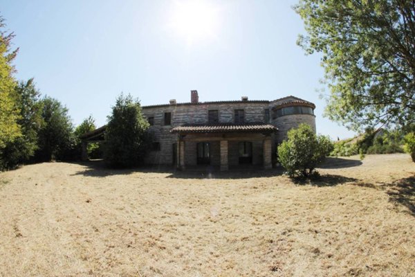 casa indipendente in vendita a Fabriano in zona Nebbiano