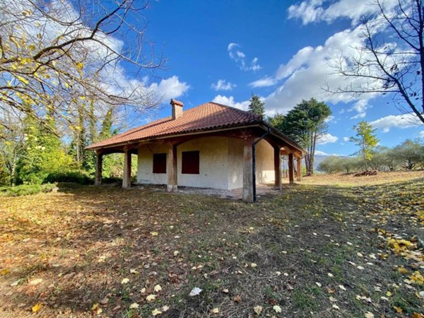 casa indipendente in vendita a Fabriano