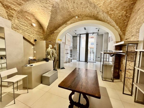 negozio in vendita a Fabriano