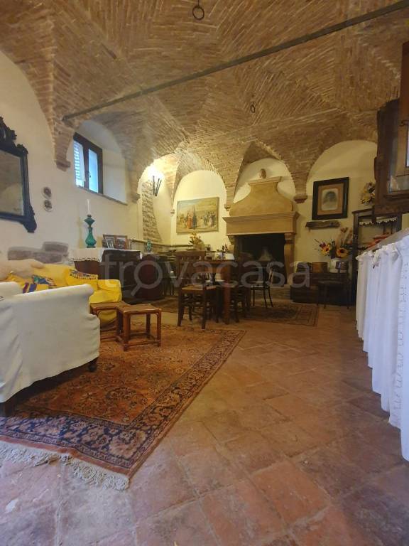 casa indipendente in vendita a Fabriano