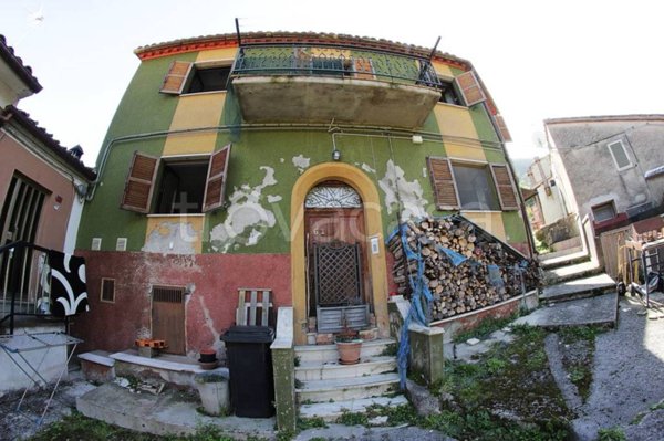 casa indipendente in vendita a Fabriano
