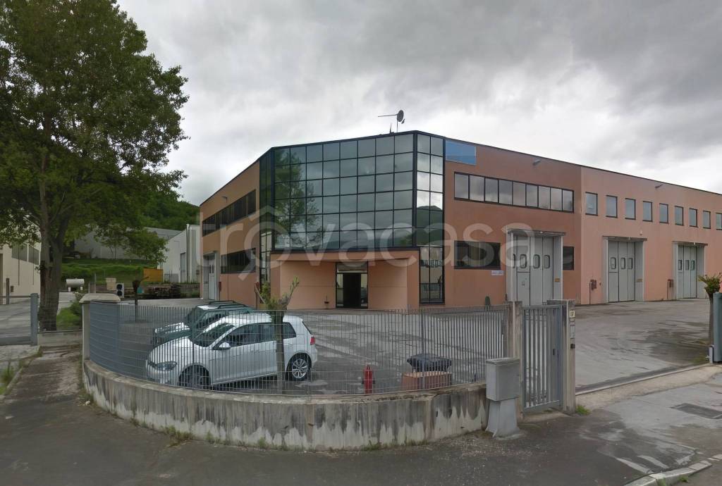 terreno edificabile in vendita a Fabriano