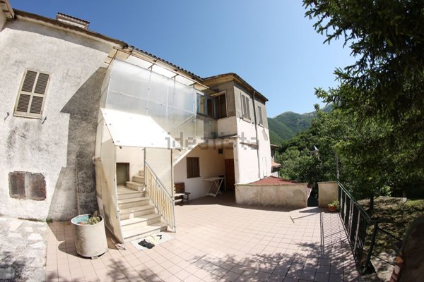 appartamento in vendita a Fabriano in zona Serradica