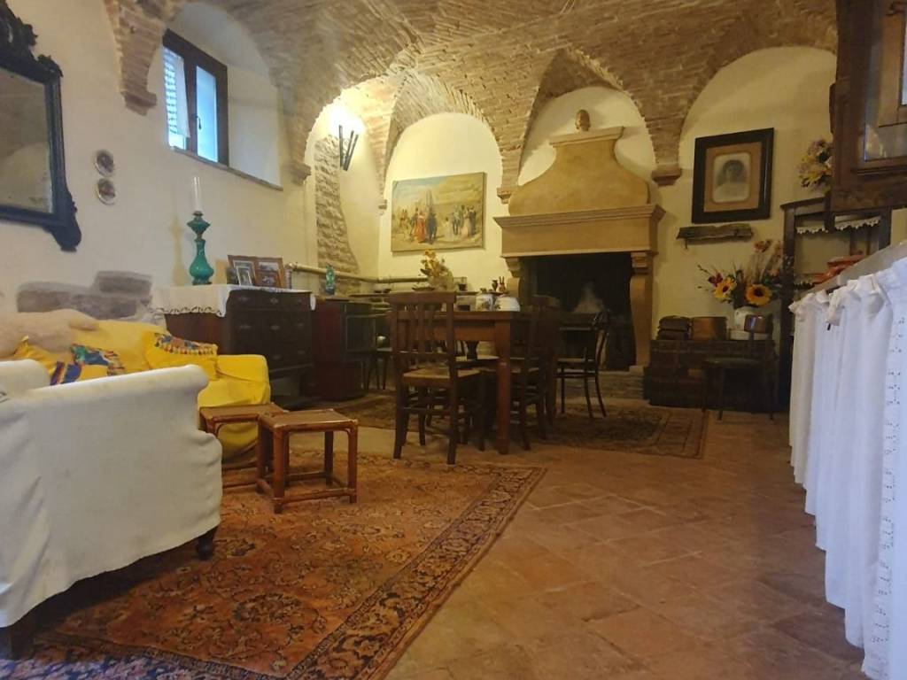 casa indipendente in vendita a Fabriano