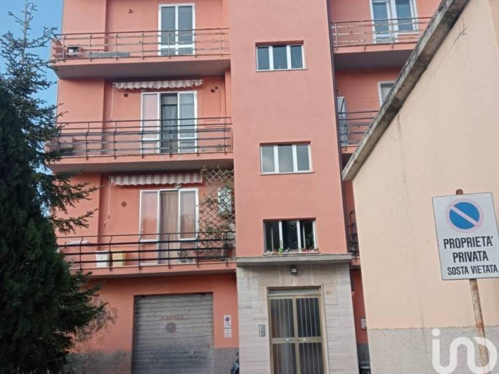 appartamento in vendita a Fabriano in zona Albacina