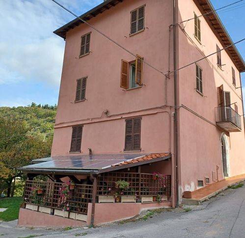 appartamento in vendita a Fabriano in zona Valleremita