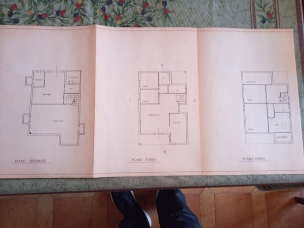 casa indipendente in vendita a Fabriano