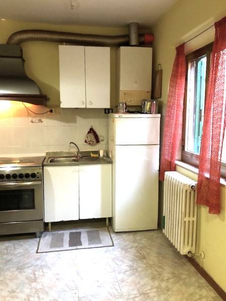 casa indipendente in vendita a Fabriano