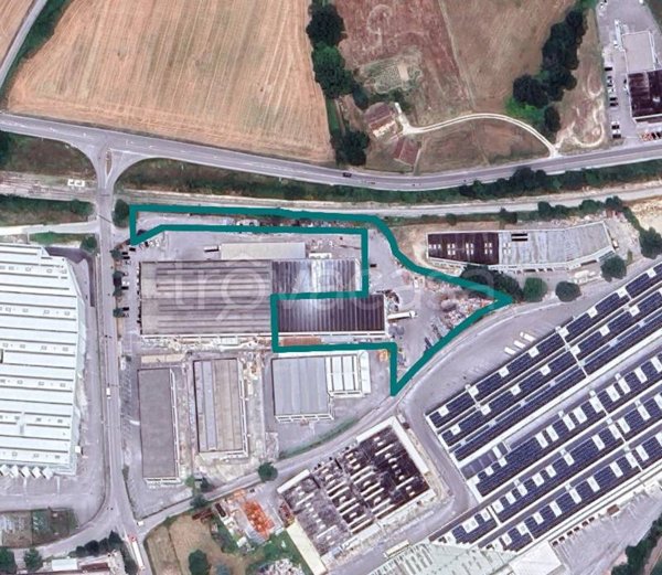 locale commerciale in vendita a Fabriano in zona Marischio