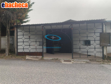 locale commerciale in vendita a Fabriano