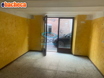 locale commerciale in vendita a Fabriano