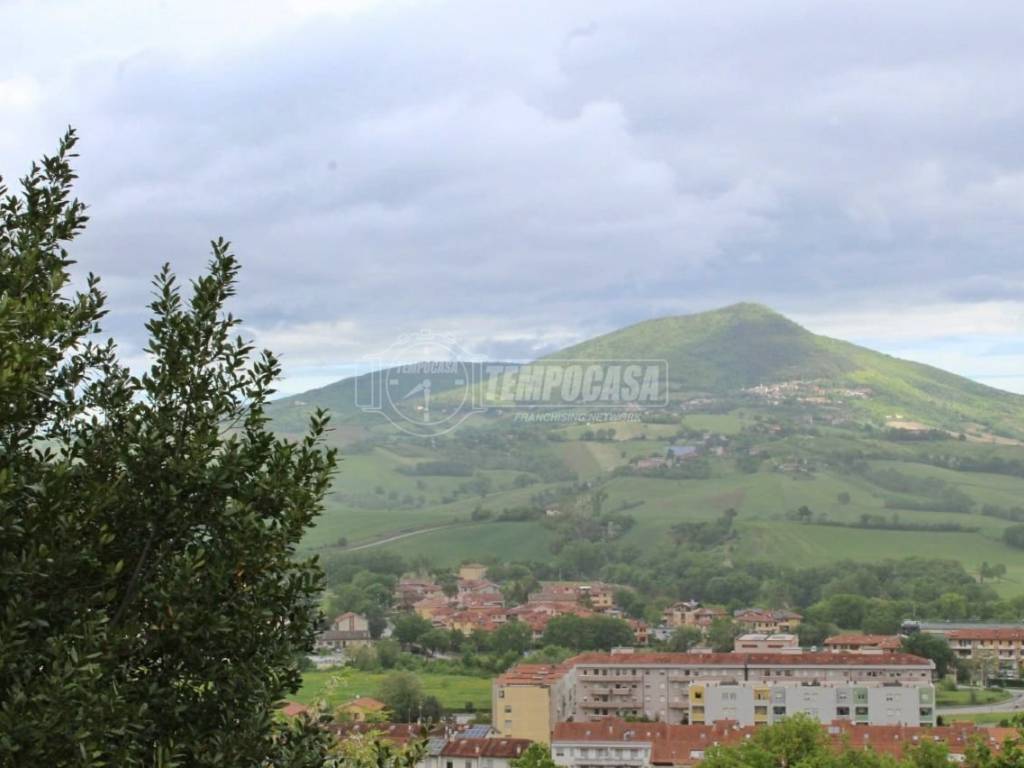casa indipendente in vendita a Fabriano