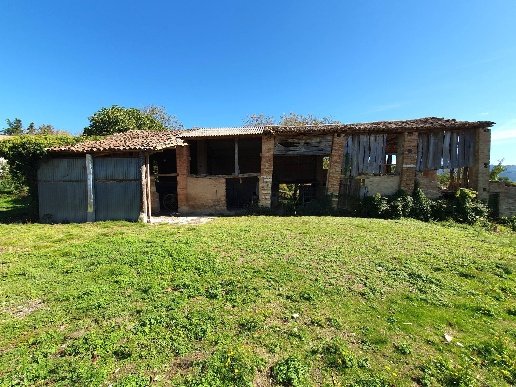 casa indipendente in vendita a Fabriano in zona Moscano
