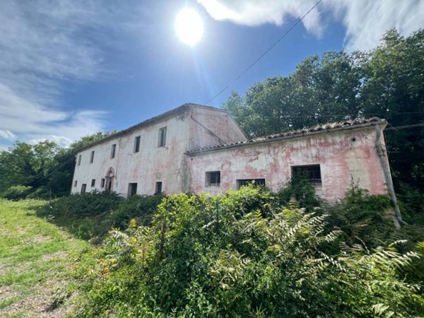 casa indipendente in vendita a Fabriano in zona Argignano