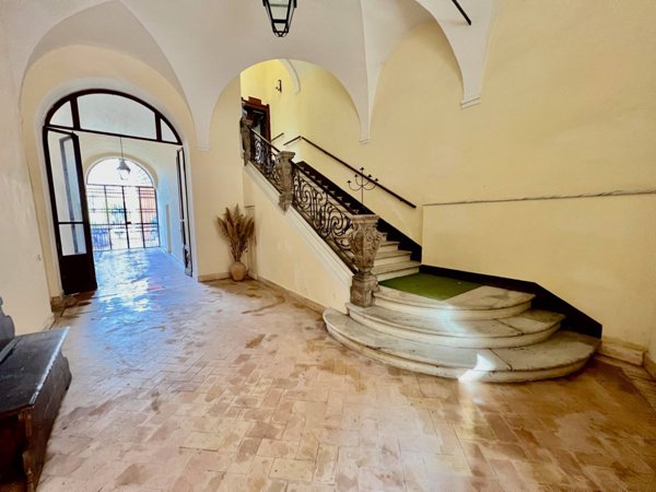 negozio in vendita a Fabriano in zona Precicchie/Grotte