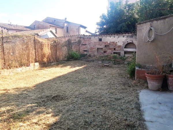 casa indipendente in vendita a Fabriano