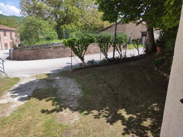 intera palazzina in vendita a Fabriano in zona Campodiegoli