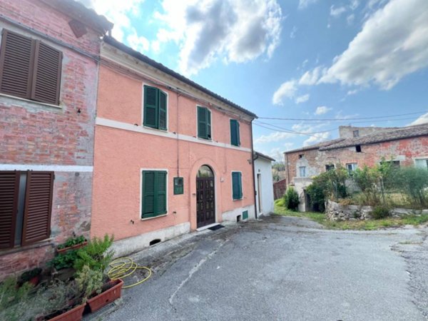 appartamento in vendita a Fabriano in zona Cantia