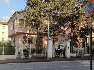 casa indipendente in vendita a Fabriano
