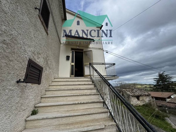 casa indipendente in vendita a Fabriano in zona San Giovanni