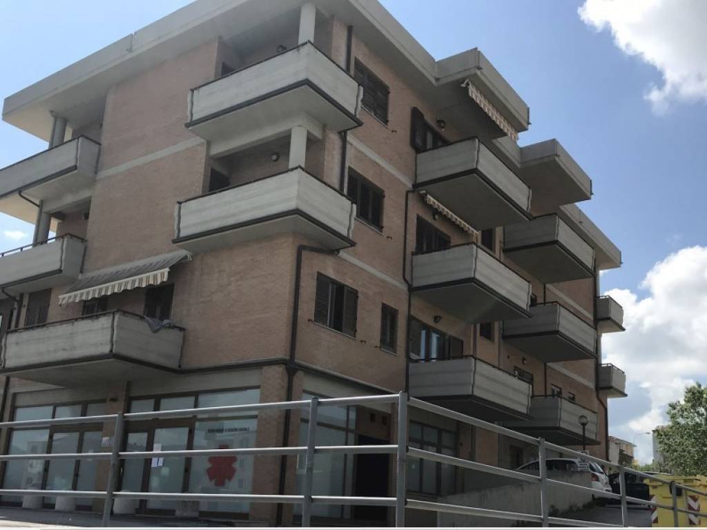 locale di sgombero in vendita a Fabriano