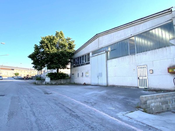 capannone in vendita a Fabriano