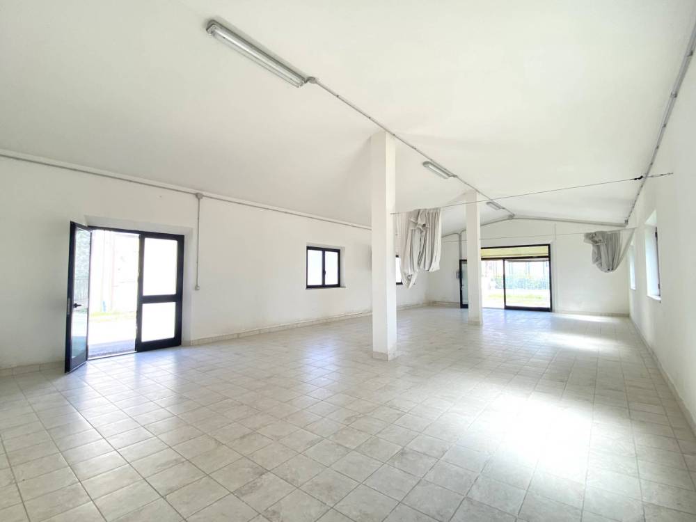 locale di sgombero in vendita a Fabriano