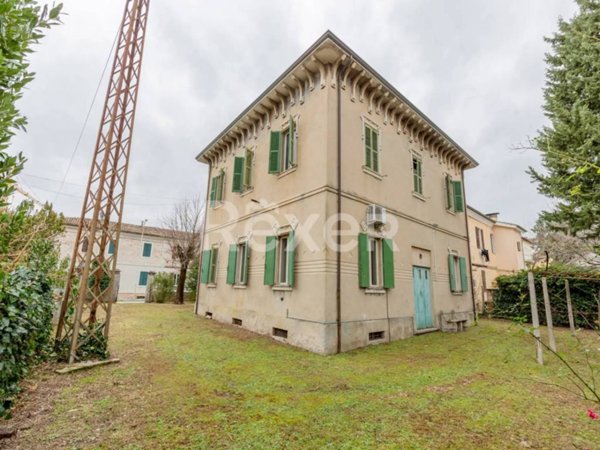 casa indipendente in vendita a Fabriano