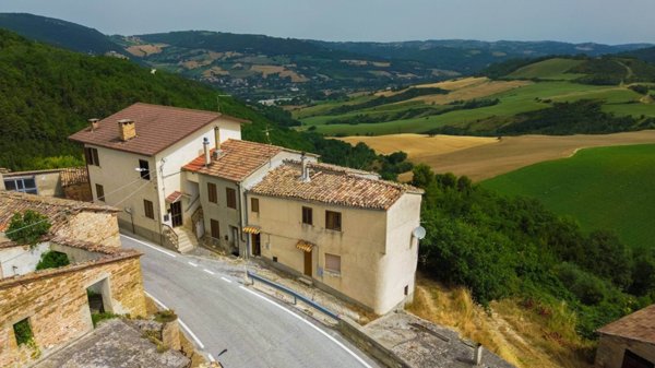 appartamento in vendita a Fabriano in zona Sant'Elia