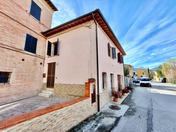 casa indipendente in vendita a Fabriano in zona San Michele
