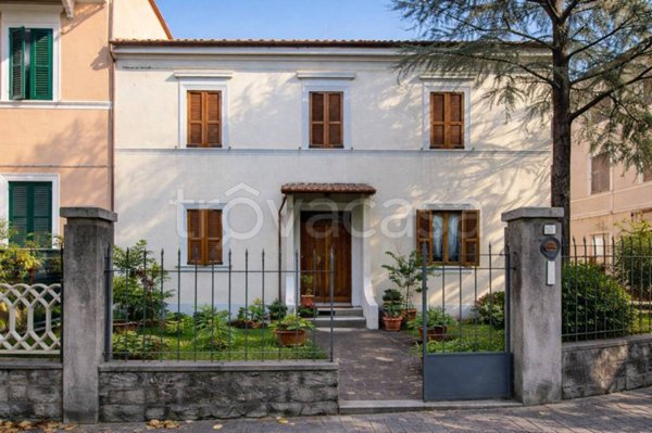 casa indipendente in vendita a Fabriano
