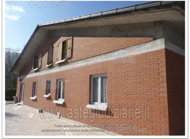 casa indipendente in vendita a Fabriano
