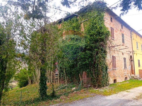 casa indipendente in vendita a Fabriano