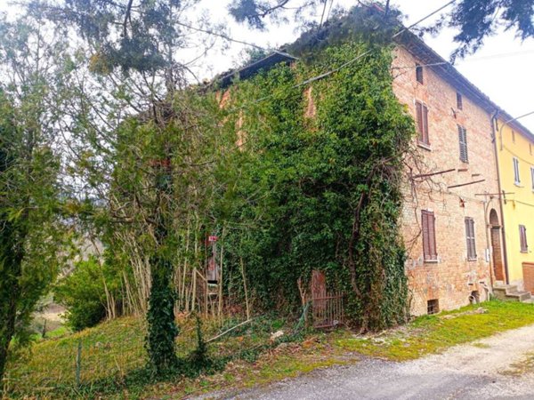casa indipendente in vendita a Fabriano