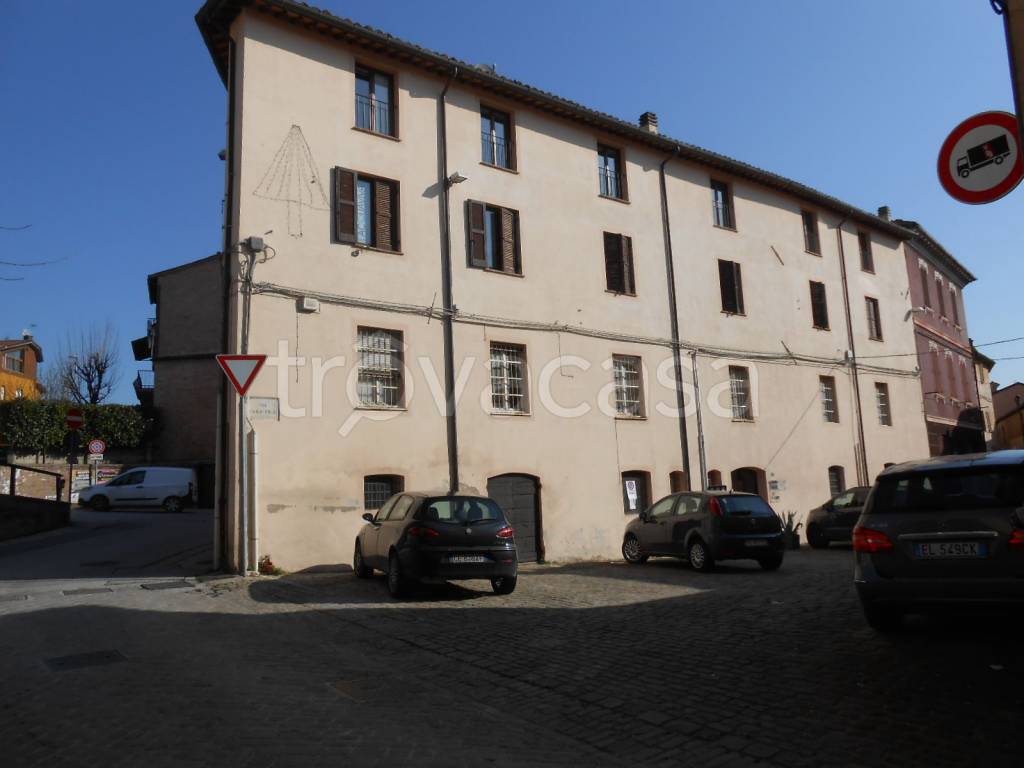 locale commerciale in vendita a Fabriano