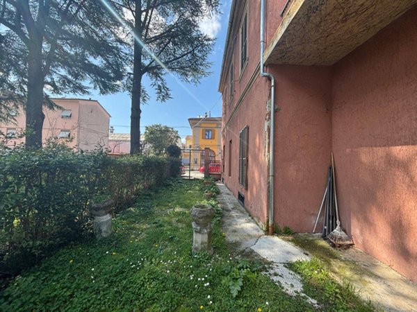 casa indipendente in vendita a Fabriano