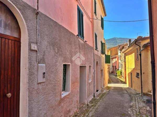 casa indipendente in vendita a Fabriano in zona Cancelli