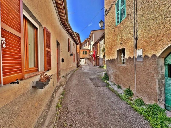 casa indipendente in vendita a Fabriano in zona Cancelli