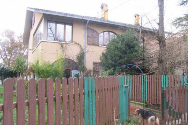 casa indipendente in vendita a Fabriano