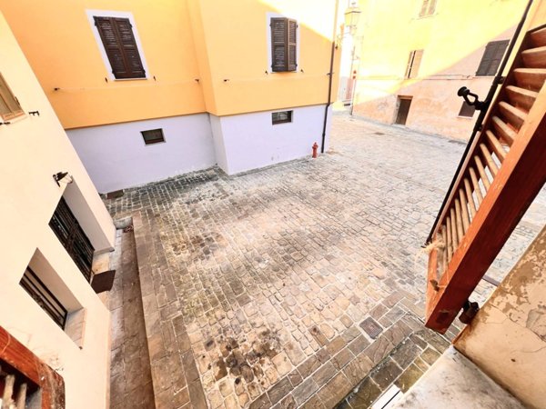 intera palazzina in vendita a Fabriano