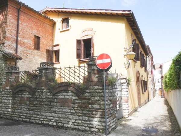 casa indipendente in vendita a Fabriano