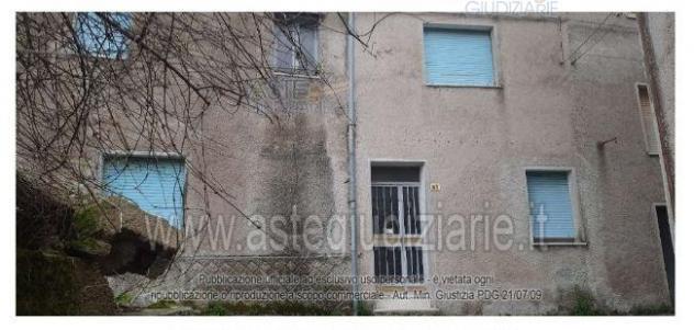appartamento in vendita a Fabriano in zona Cacciano