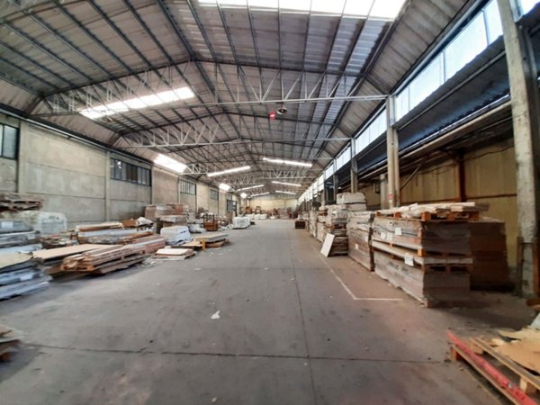 locale commerciale in vendita a Fabriano