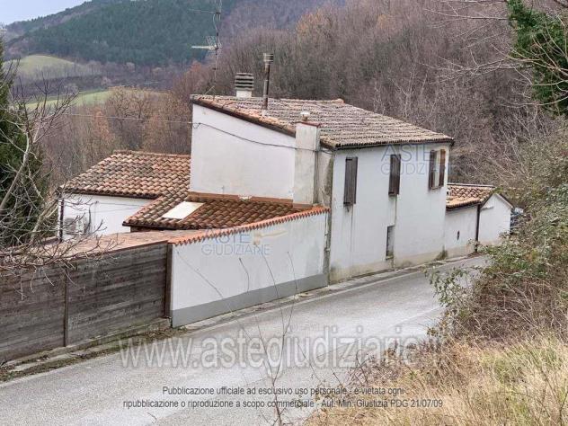 casa indipendente in vendita a Fabriano in zona Collamato