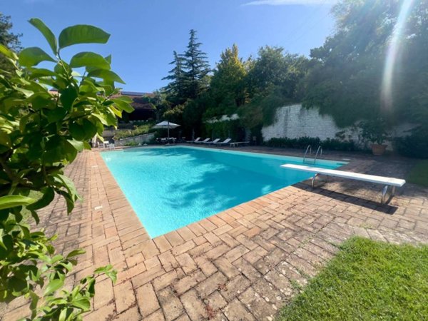 casa indipendente in vendita a Fabriano